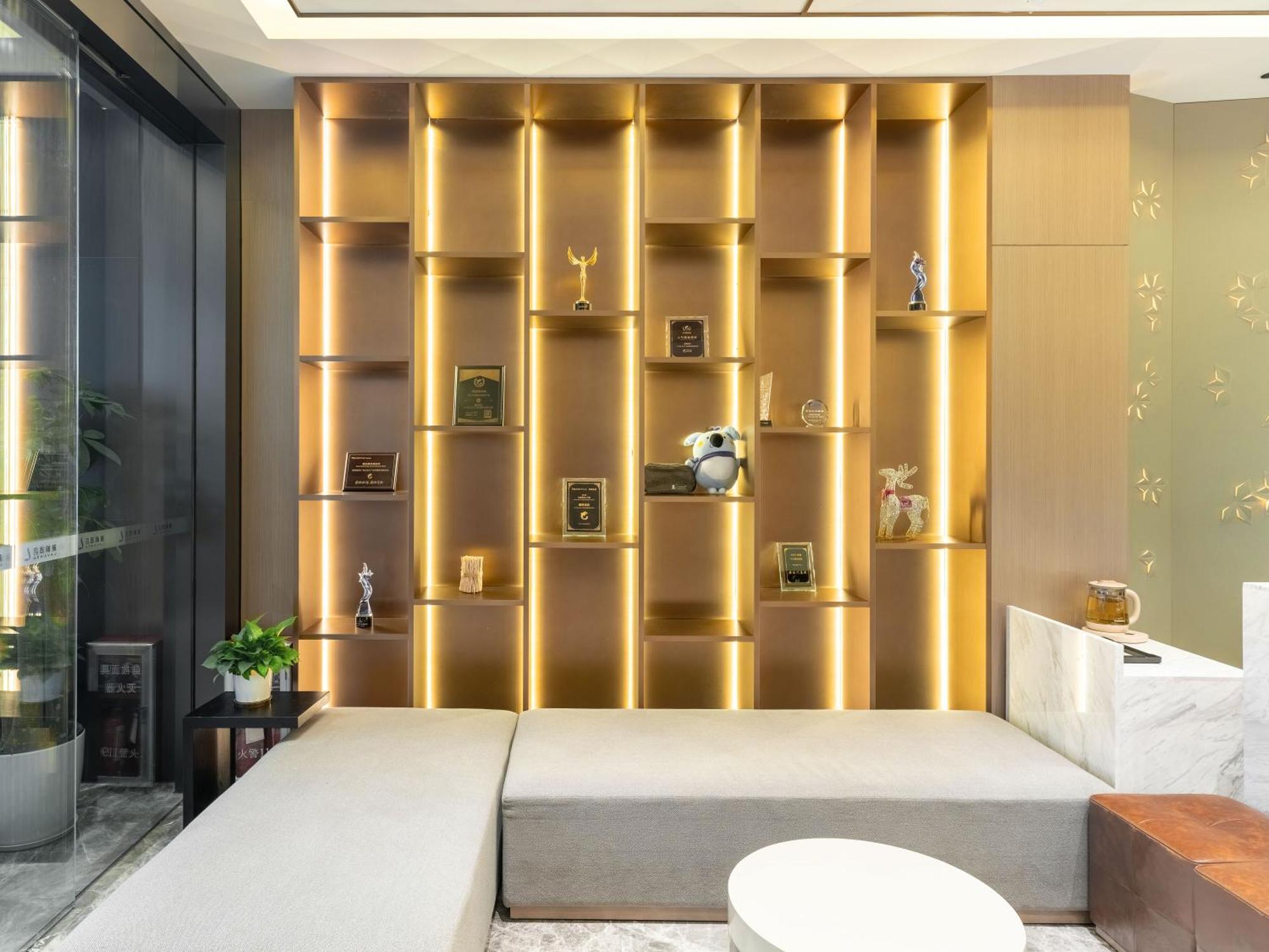Lavande International Hotel Guangzhou Taikoo Hui Square Shipaiqiao Metro Station Branch - Free Shuttle Bus To Canton Fair Complex During Canton Fair Period & Free Vpn Internet Access Esterno foto